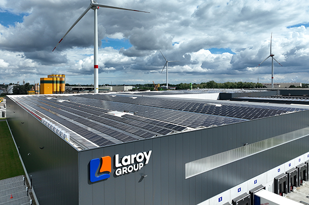Bijna 4000 zonnepanelen op de daken van het nieuwe magazijn